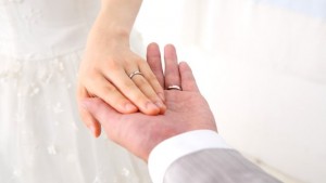 フランスでの結婚指輪の相場と、旅行中に購入する場合の注意