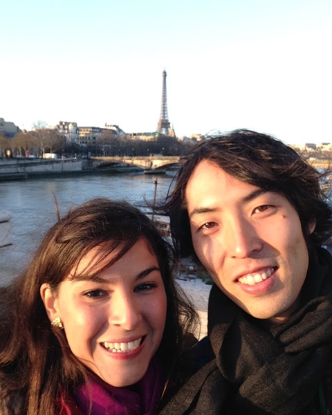 妻とフランス観光、エッフェル塔と記念撮影